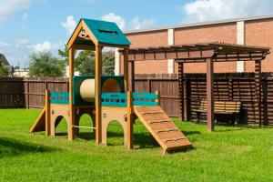Apartments in Katy, Texas - Dog Park with Equipment and Pergolas