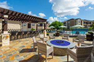 Apartments in Katy, Texas - Outdoor Patio Area with Fire Pit